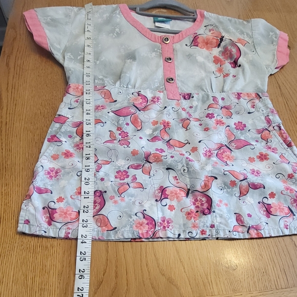 Pretty Floral Scrub Top - Picture 5 of 5